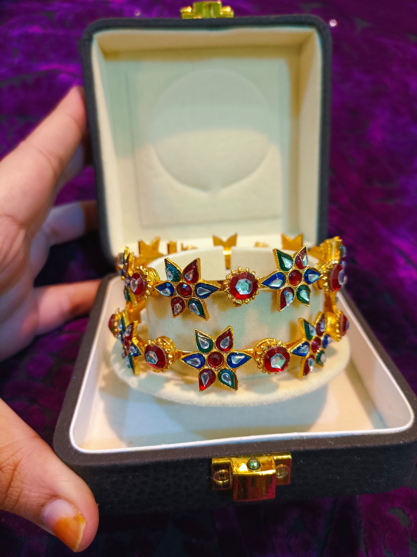 Traditional sindhi kundan 2 pieces Bangels set make on order whats up us.